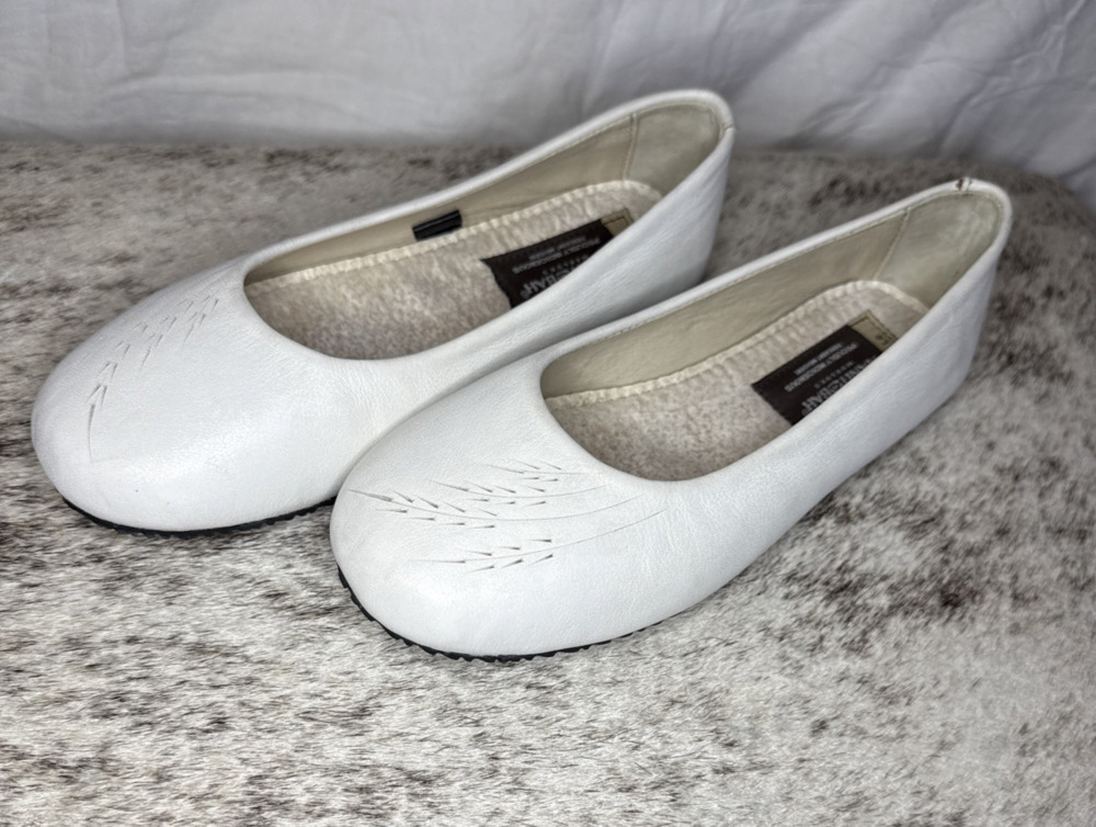 Manitobah Mukluks Earth Grain Leather Ballet Flats Size 6 Cream NWT